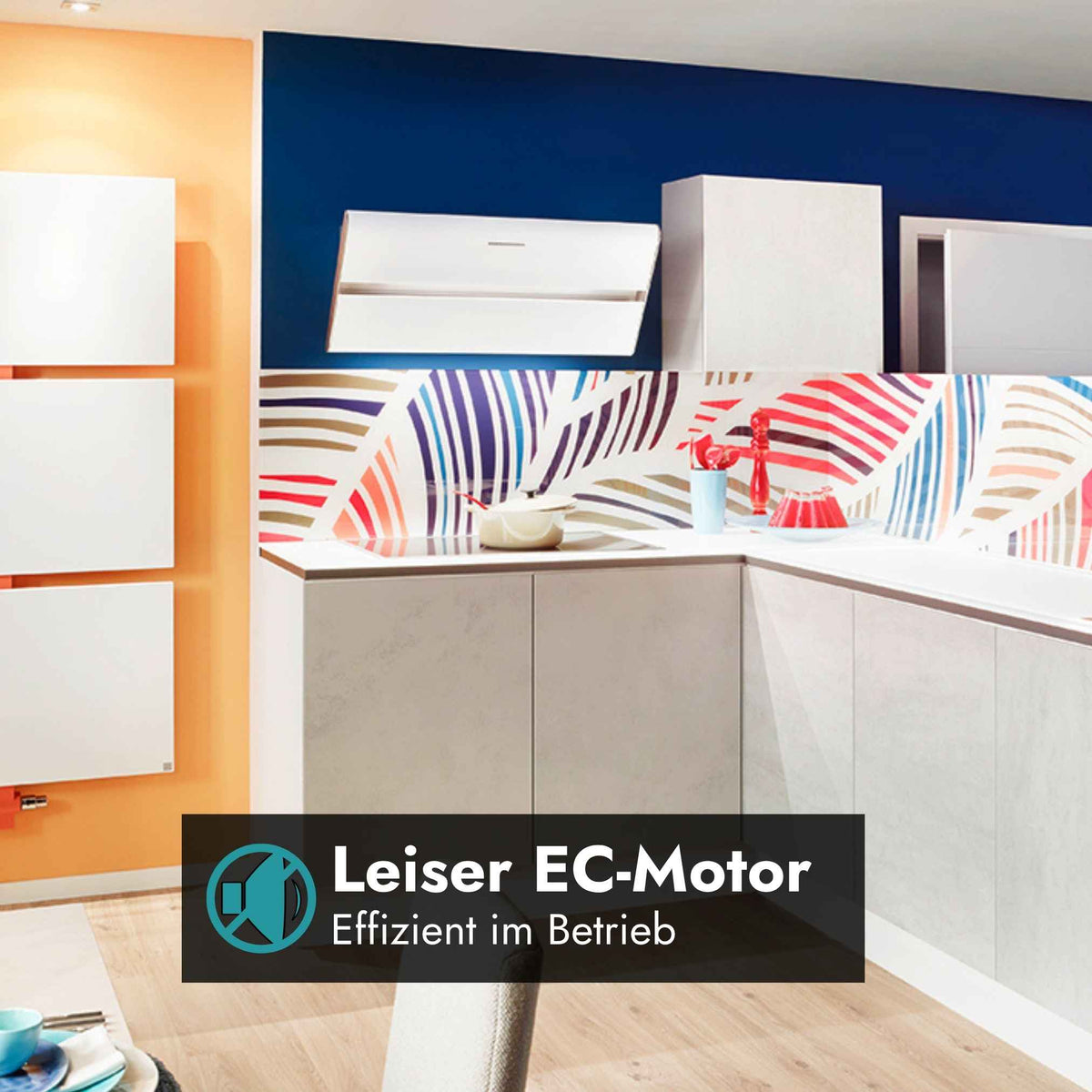 Berbel Kopffreihaube Smartline BKH ST in Weiß in moderner Küche mit leisem EC-Motor und effizientem Betrieb.