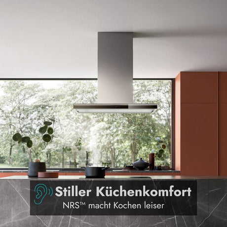 Falmec Lumina NRS Inselhaube in moderner Küche mit Hinweis auf die geräuschreduzierende NRS-Technologie für leiseren Küchenkomfort.
