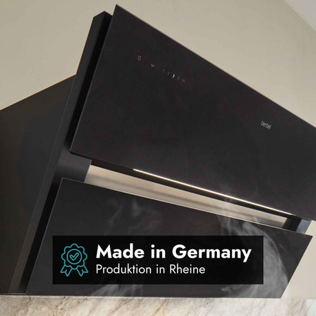 Berbel Shapeline BKH SL Kopffreihaube in Schwarz mit beleuchtetem Wraseneinzug und Hinweis auf Made in Germany sowie Produktion in Rheine.