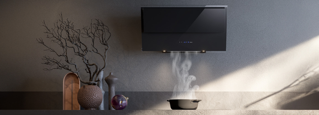 Küche mit schwarzer Dunstabzugshaube